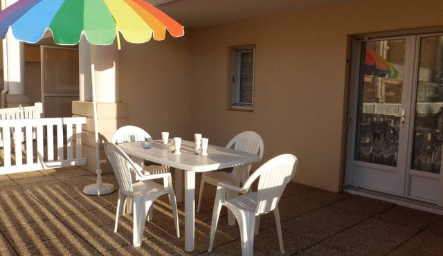 2-room apt closed terrace near beach