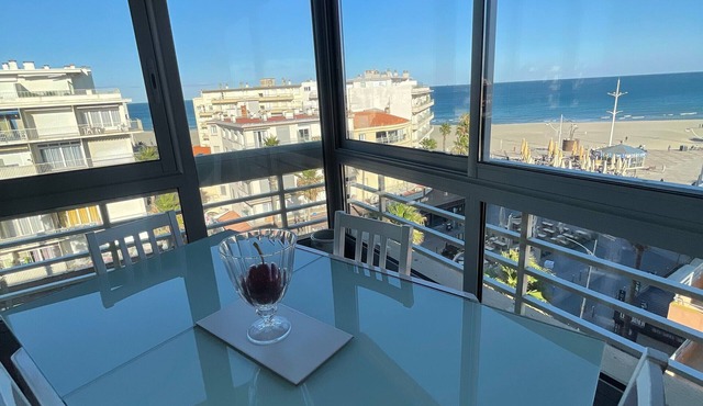 2-Room Apartment by the Sea in Canet, with Parking