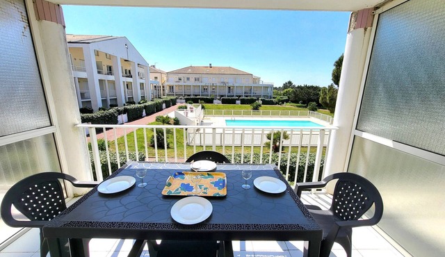 2-room apartment with pool and Wi-Fi, near Tanchet beach