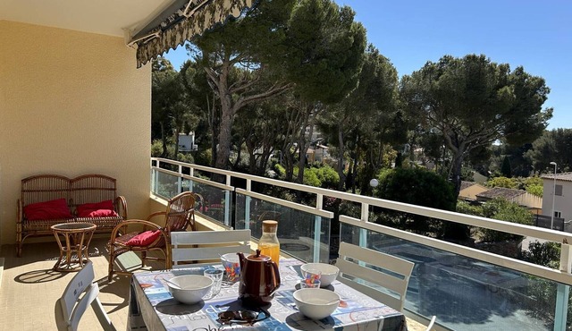 2-room apartment in Bormes-les-Mimosas with pool access