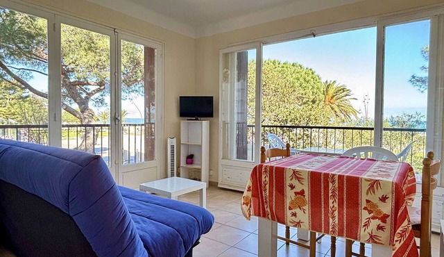 2-room apartment, 3 beds, central location, near the sea