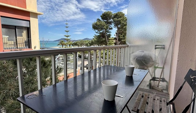 2-Room Apartment Near Sea, Air Conditioning, 4 Sleeps