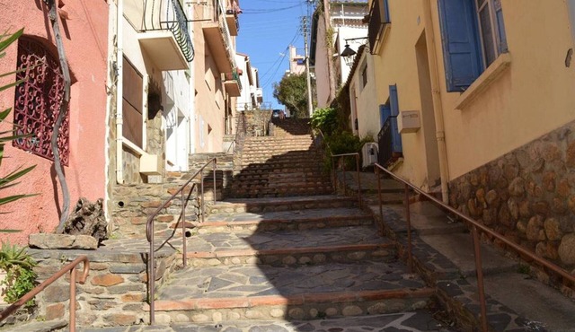 2-room apartment, 4 sleeps, near sea and shops, balcony, pets allowed