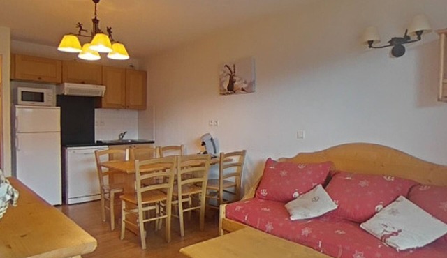 2-room apartment, 6 people, pool, parking, near slopes