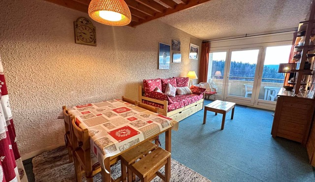 2-room apartment at the ski slopes with balcony and parking