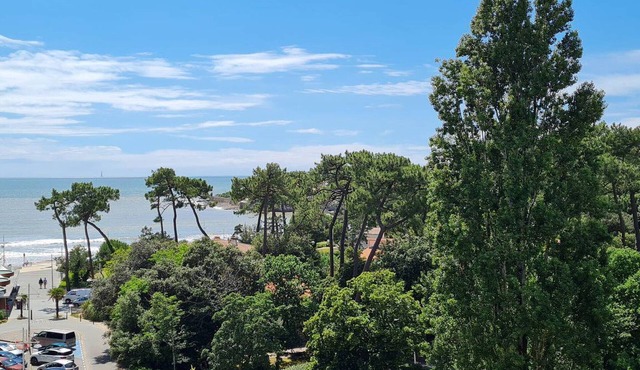 2-room apartment 150m from the beach with parking