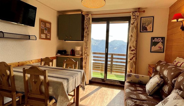 2-room apartment for 5 ppl at L'Alpe d'Huez, near shops and cable car, pets allowed