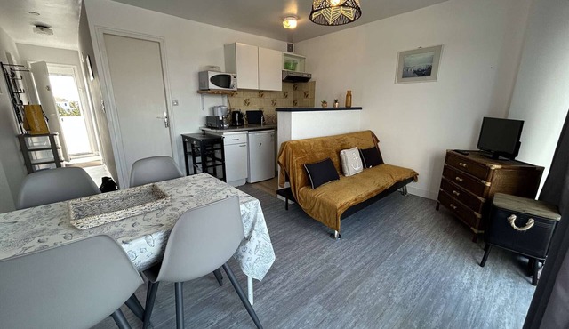 2-room apartment with balcony, near the beach