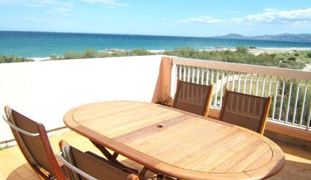 2-room apartment with parking, terraces, pets allowed, 100m from the beach