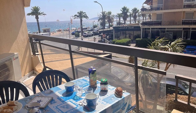 2-room apartment in Fréjus, near the beach