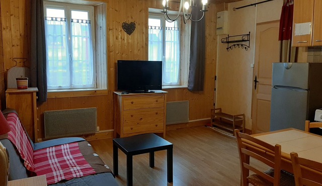 2-room apartment: "le Lamouratis"