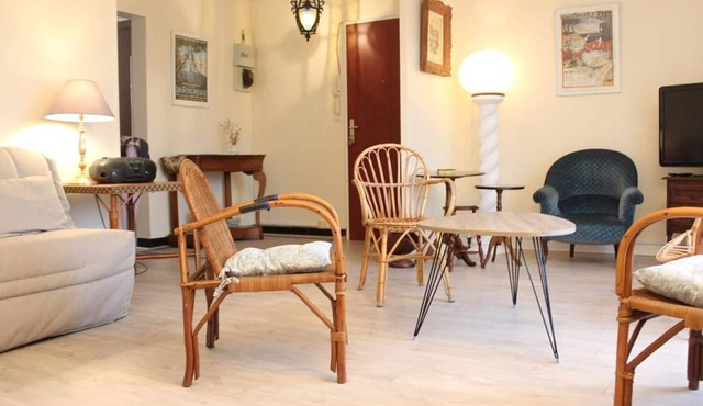 2-room apartment with parking near La Rochelle center