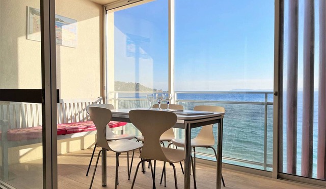 2-room apartment with sea view, beach at Cavalière