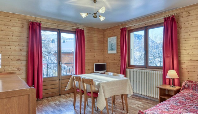 2-room apartment with balcony and parking in Megève