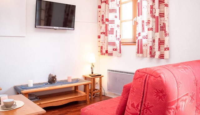 2-room apartment with balcony and pool