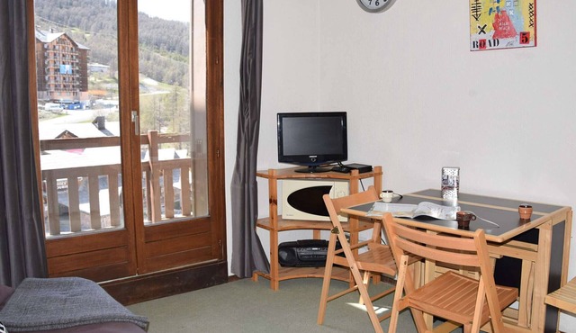 2-Room Apartment with Cabins, Sleeps 4, Central Risoul, Pet-Friendly