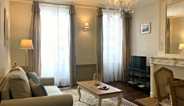 2-ROOM APARTMENT WITH VIEW ON CATHEDRAL, IN HISTORIC CLASS BUILDING