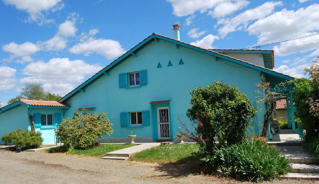 2 Room Appartement surrounded by extensive garden with pool