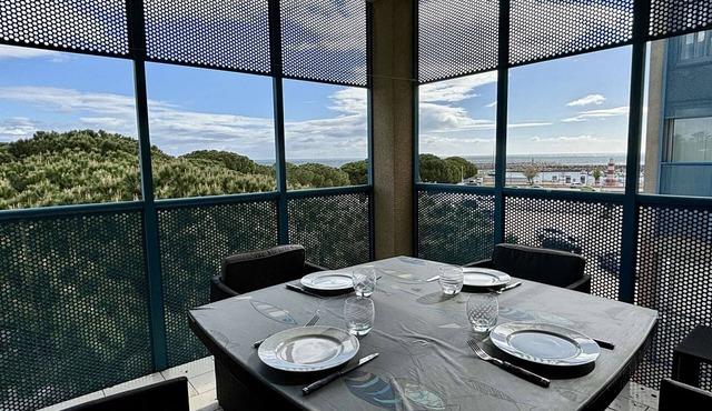 2-room apt, 4 people, private parking, near beach and shops