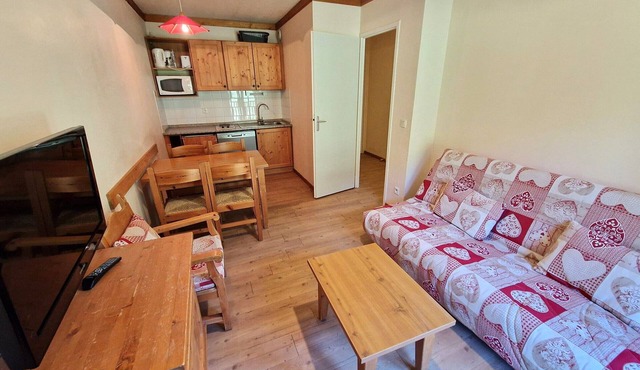 2-room apt for 4, balcony, 30m from the gondola