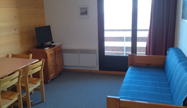 2-room apt, 5 ppl, slopeside with valley view