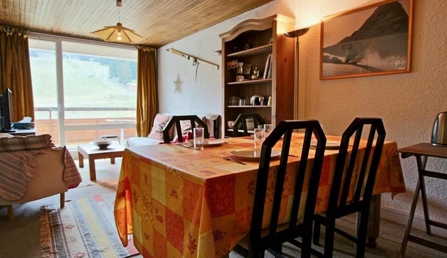 2-room cabin apartment at the foot of the slopes, East sector, 6 pers. Non-smoking. Equipped kitchen
