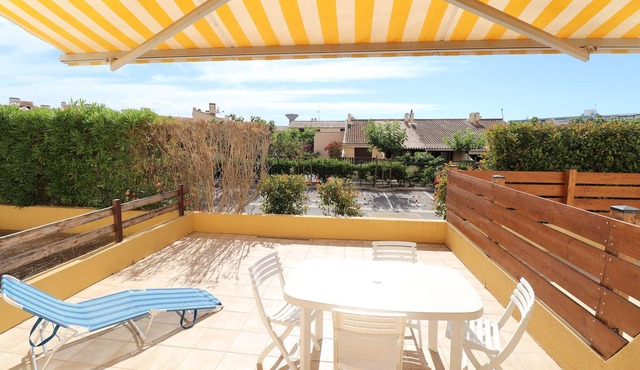 2 room cabin large terrace ground floor washing machine parking 400m beach