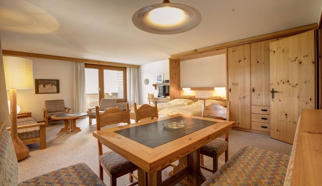 2-room flat with lake view on the 2nd floor