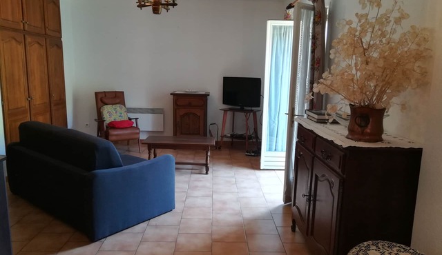 2-Room House with Garden near Nice