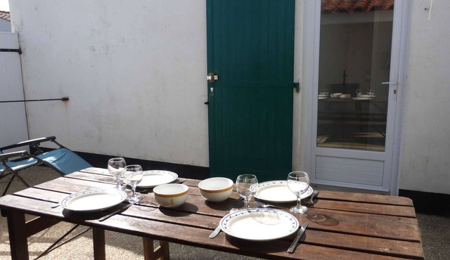 2 Room Mais., Pool, BBQ, Near the Sea