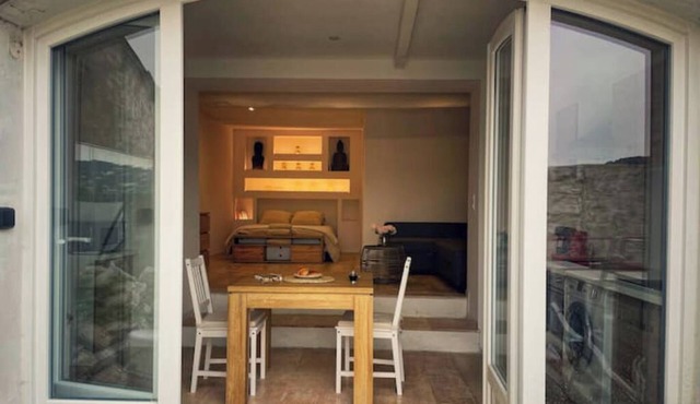 2-room open-plan air-conditioned garden view St Paul