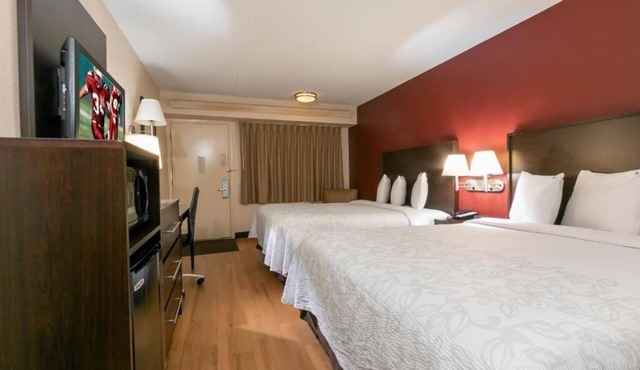 2-Room Stay Minutes from Downtown Art District & Entertainment