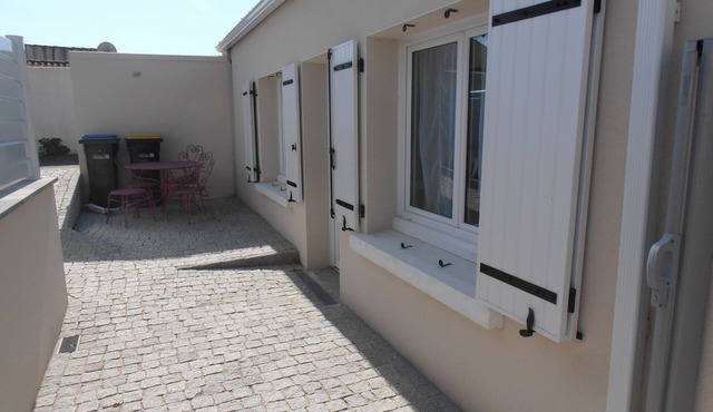 2 rooms 5 minutes from the sea