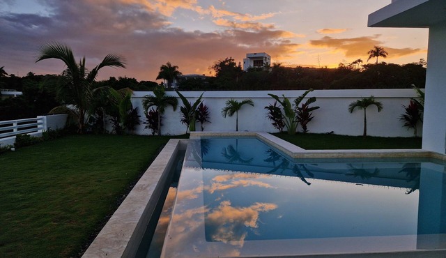 2 rooms and 1 bathroom in shared Luxury new Villa with view over sea and nature