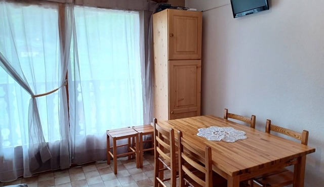 2 rooms + cabin with balcony and equipped kitchenette