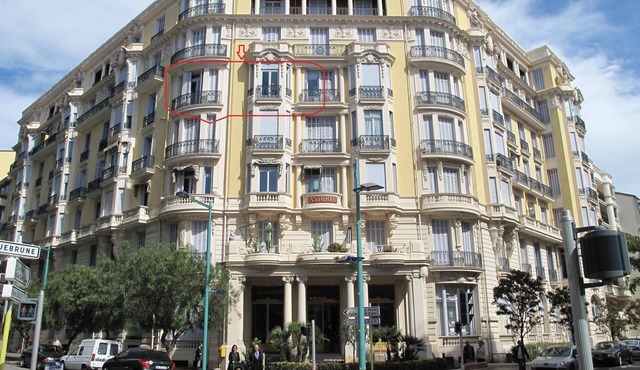 2 rooms, City Center, Old Palace, ideally located 50 m from the beaches, sea view