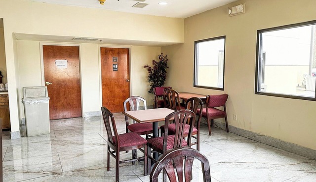 2 Rooms | Double Queen Comfort | Relaxing Rome Stay Close to Dining