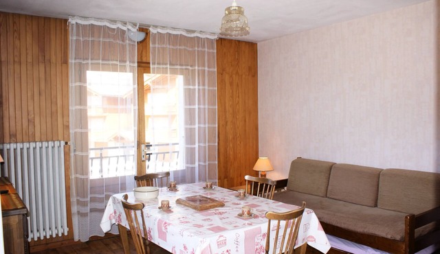 2 Rooms for 4 People