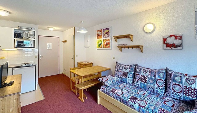 2 rooms for 4 people, ski-in, free wifi, parking Les Menuires