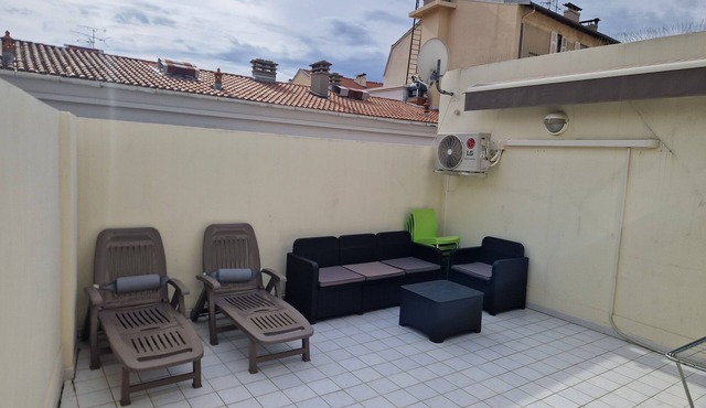 2 ROOMS GREAT TERRACE ROOFTOP FULL CITY CENTER