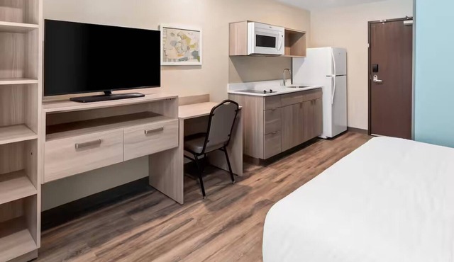 2 Rooms Ideal for Long Stays Near Frankie’s Fun Park – Just 6 Km Away