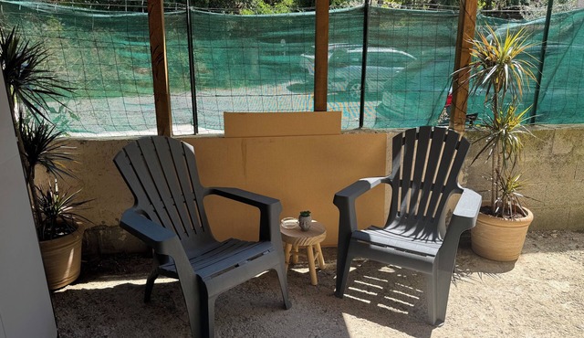 2 Rooms of 38m2 air-conditioned, Wifi, parking in the heart of Livron