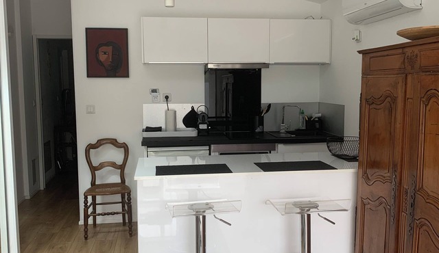 2 rooms on garden level with direct access to garden, swimming pool and barbecue