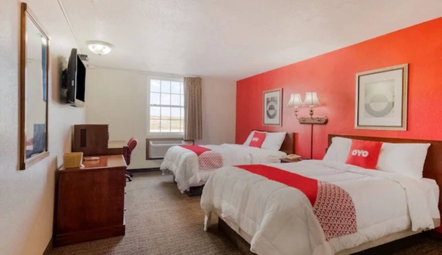 2 Rooms Perfect for Group Stays! Off I-74 in Morton Near Dining Sites