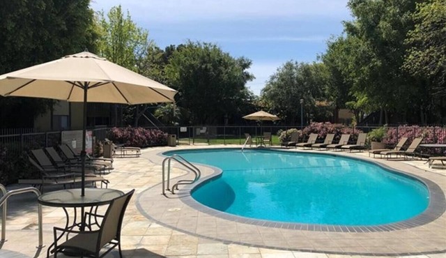 2 Rooms to rent in beautiful 2 story home