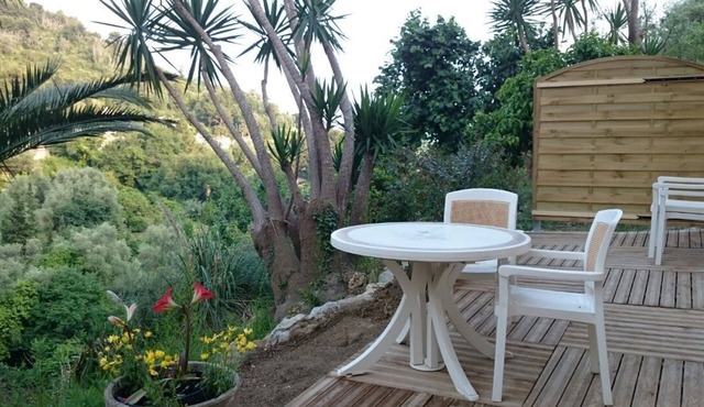 2 rooms with garden