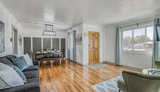2 ROOMS with KING BEDS, SOFA BED, 2 BATHROOMS, REFRIGERATION & WIFI