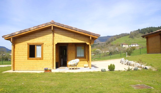 2. Satia Berri log cabin