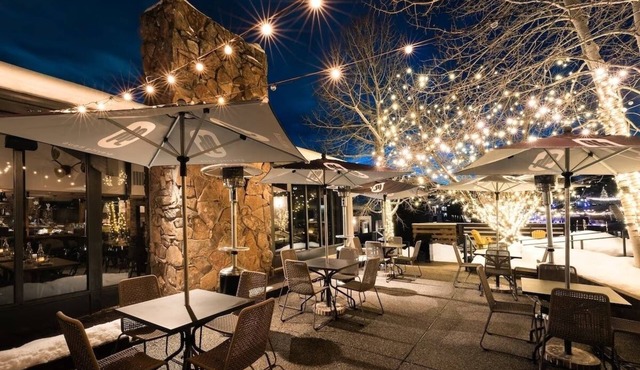 2 Scenic Mountain View Rooms for Families, Couples!