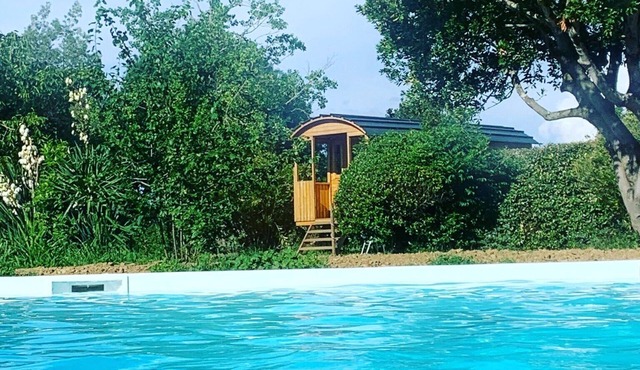 2-seater caravan (2) in wooded park. Near Canal du Midi
